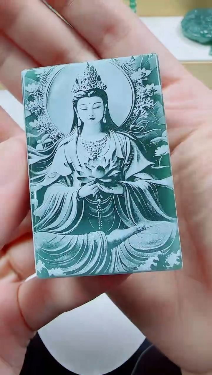 翡翠未镶嵌颈饰方观音2