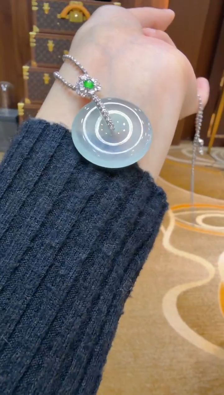 吊坠(不含链)18K金镶嵌翡翠多样性团购发一件