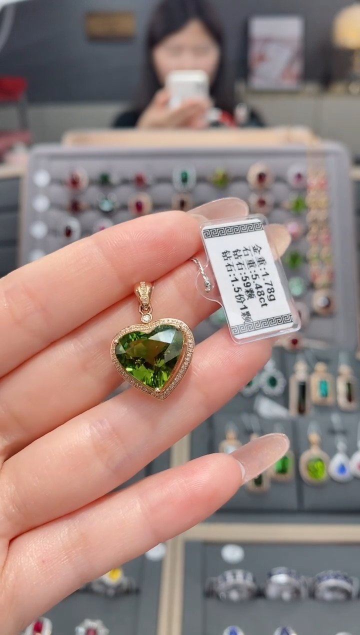 【闪购商品】碧玺颈饰18K金镶嵌5.48   