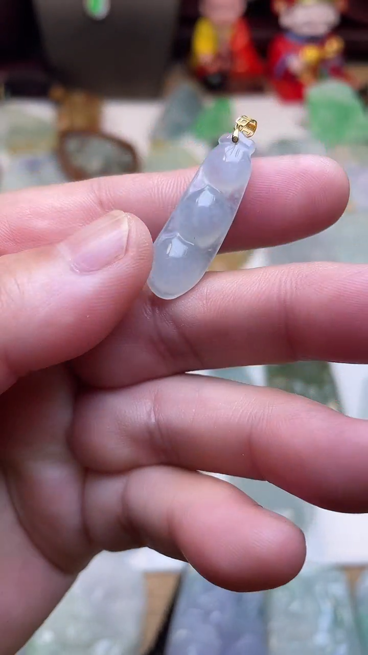 颈饰18K金镶嵌翡翠豆子