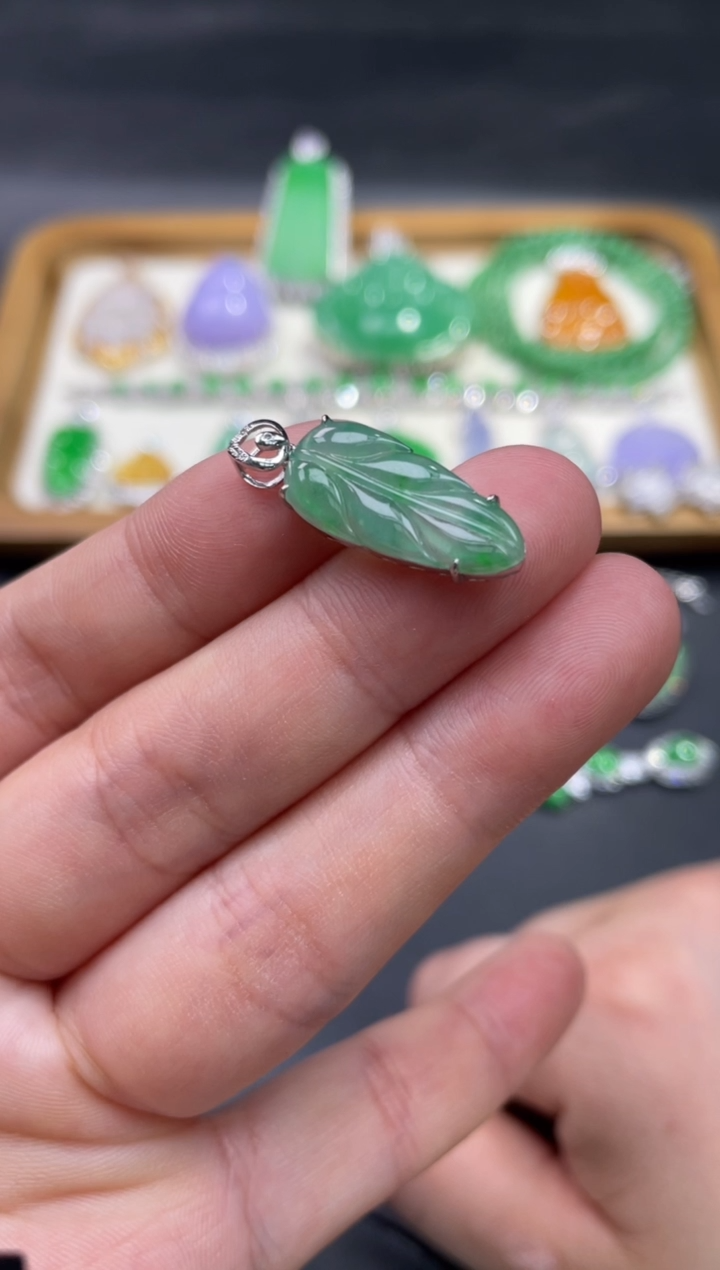 【闪购商品】翡翠颈饰18K金镶嵌36...........