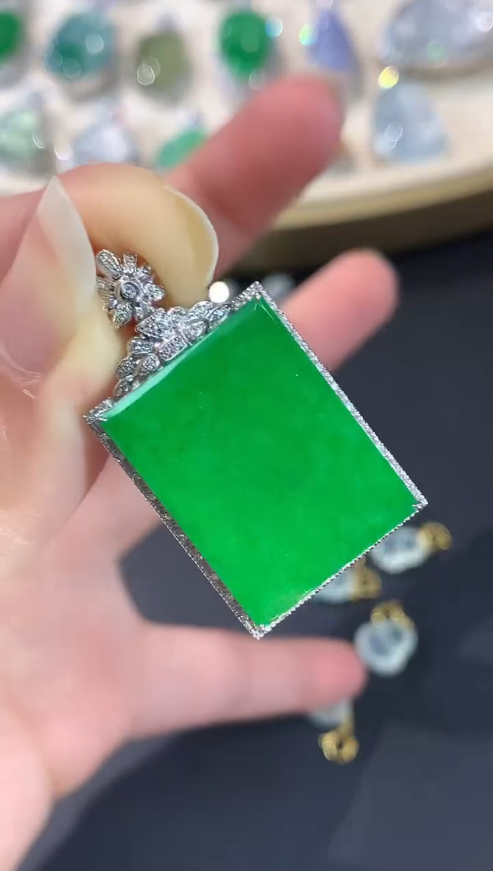 吊坠(不含链)18K金镶嵌翡翠自***疆Q182|多样性发其一|8800
