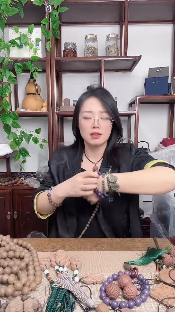 泥塑九紫东方的1.8左右手串