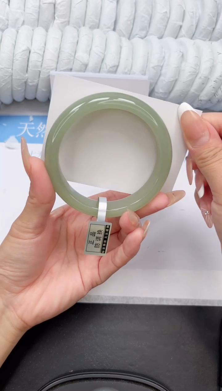 石英质玉手镯未镶嵌180-65.2DK