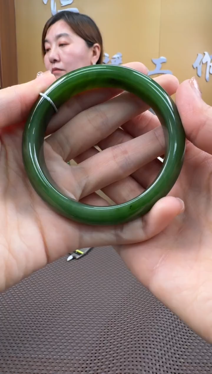 【闪购商品】和田玉手镯未镶嵌60