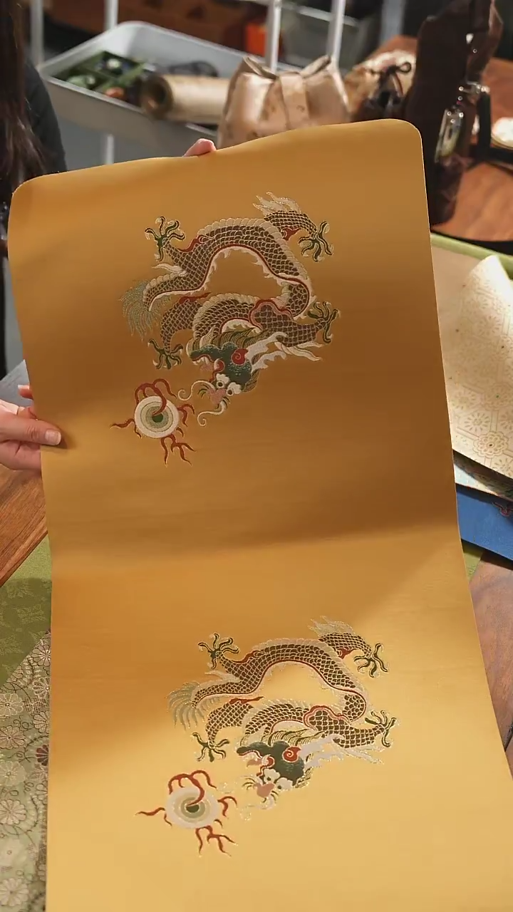 二龙戏珠············