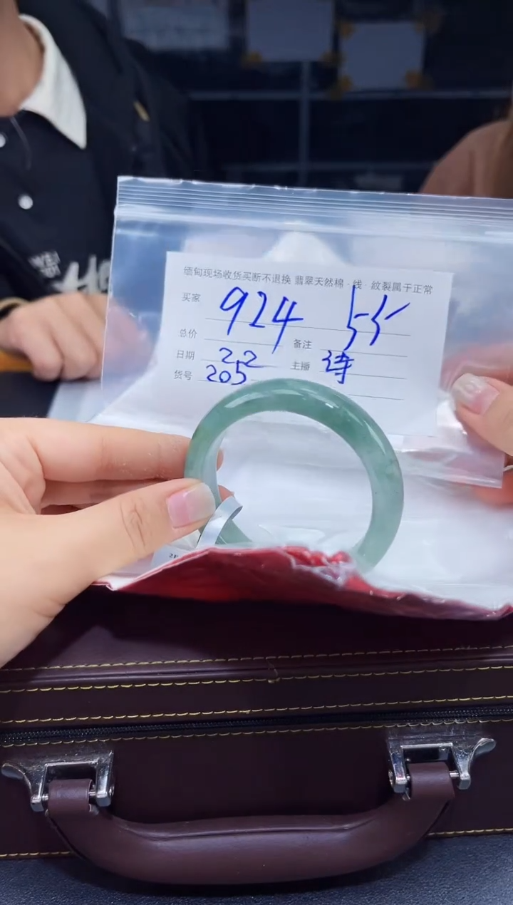 【闪购商品】定制翡翠未镶嵌毛货手镯需精细抛光/55