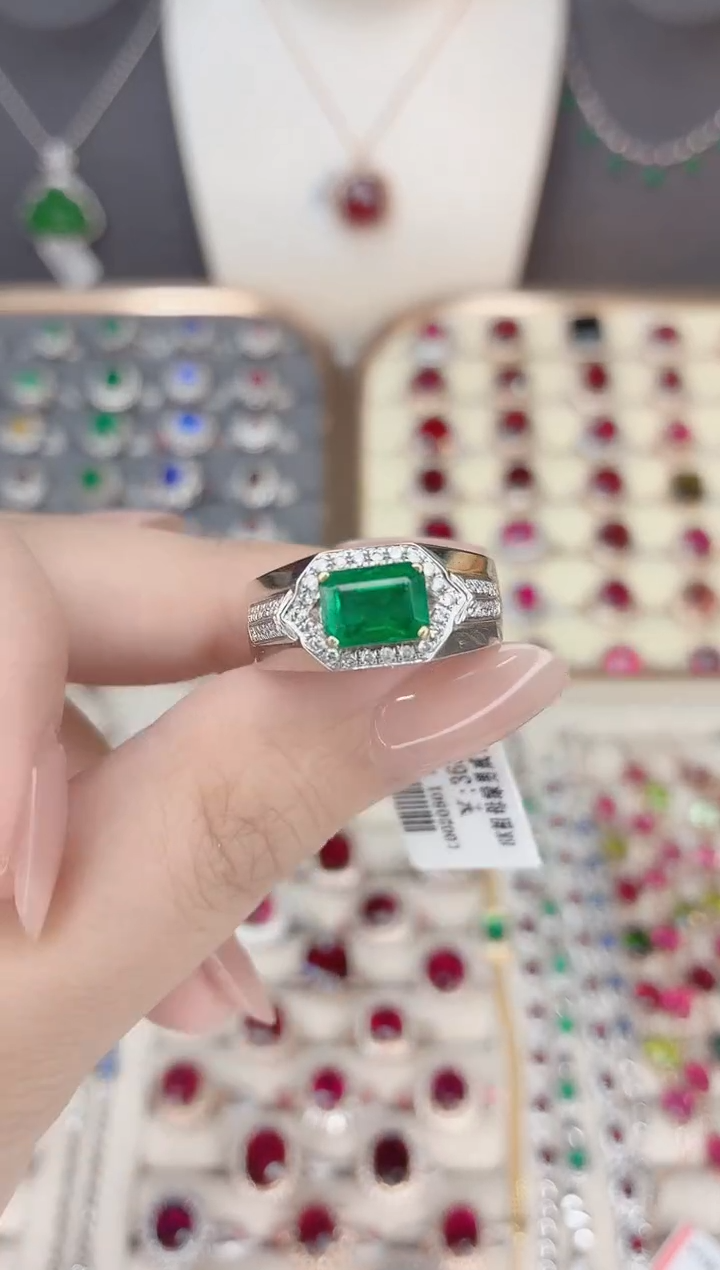 18K金镶嵌祖母绿戒指祖母绿医****下.