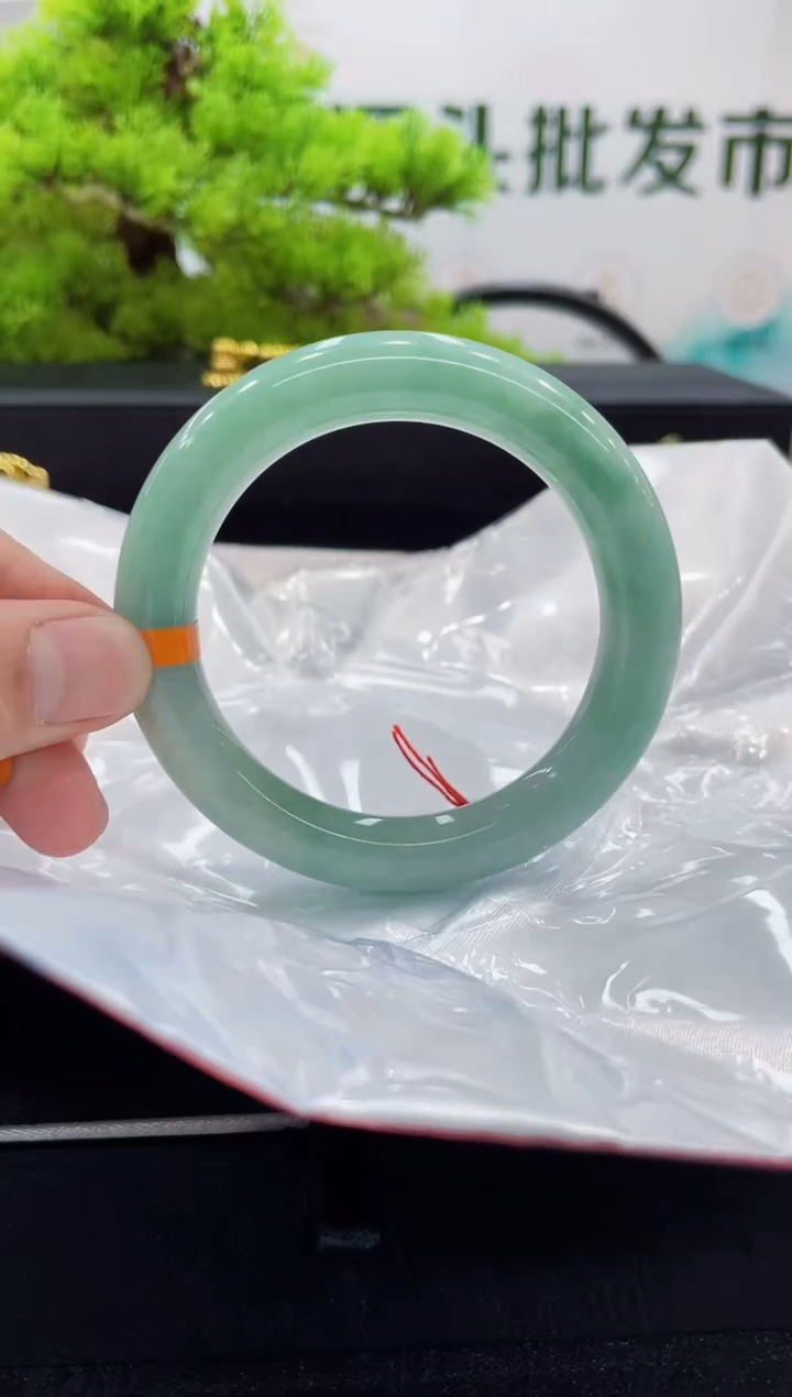 【闪购商品】翡翠手镯未镶嵌手镯