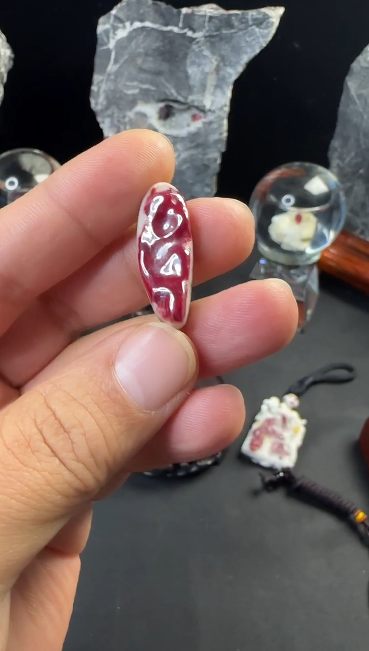 天然辰砂楠天然朱砂晶体原石吊坠挂件
