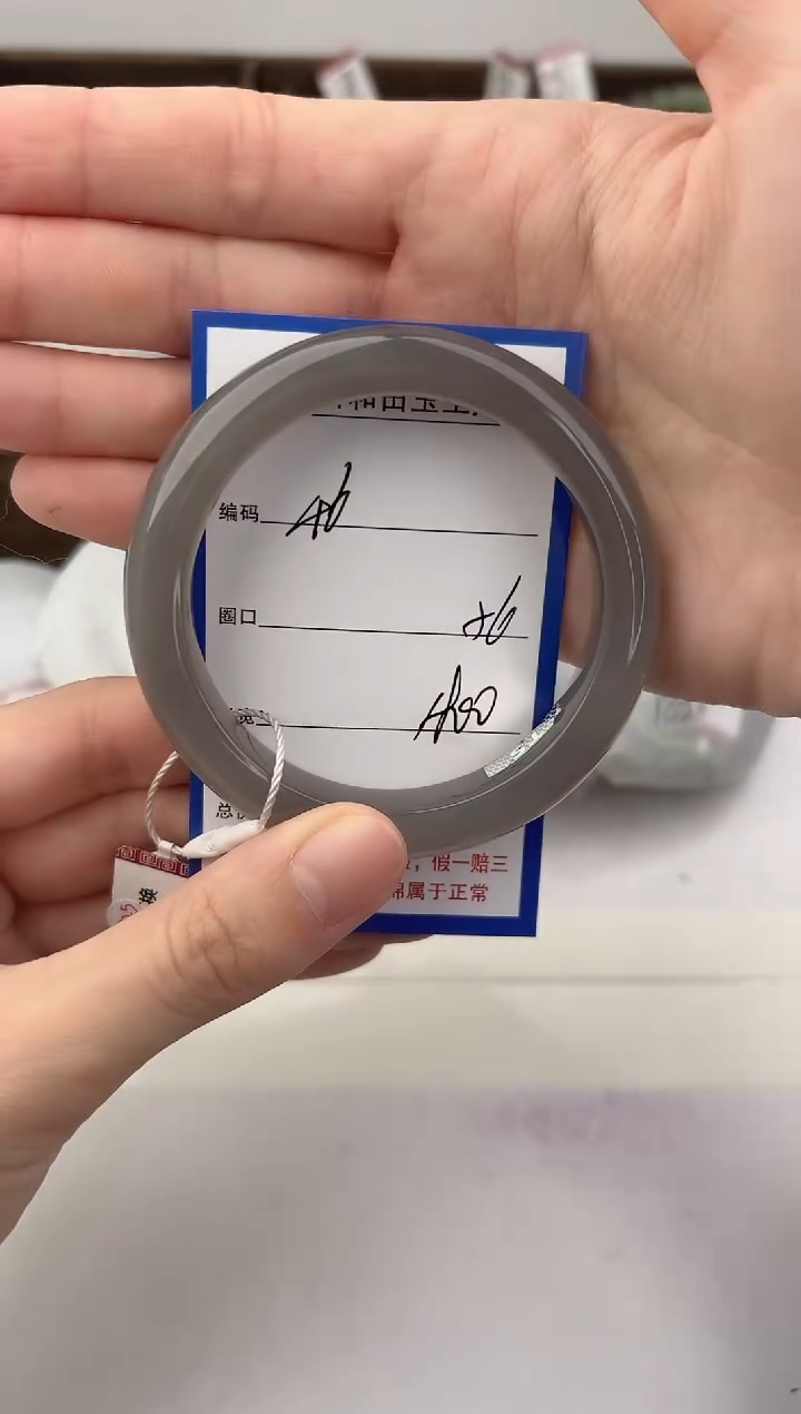 未镶嵌手镯和田玉46颜色微差无瑕疵