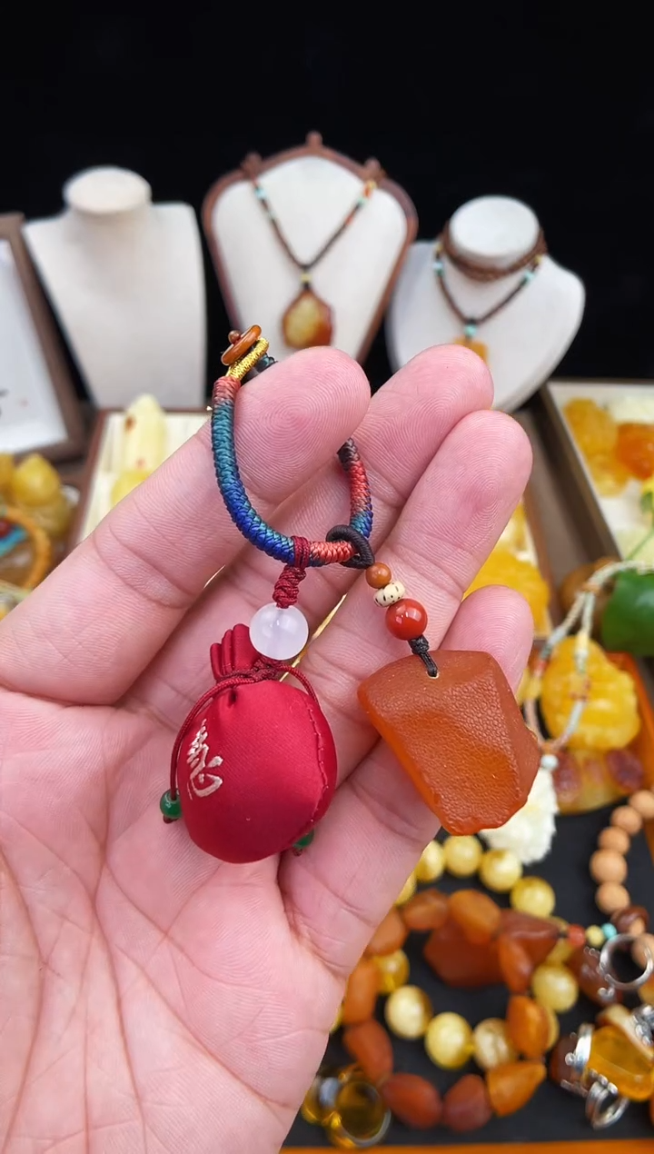 琥珀未镶嵌珠宝奇石柒月