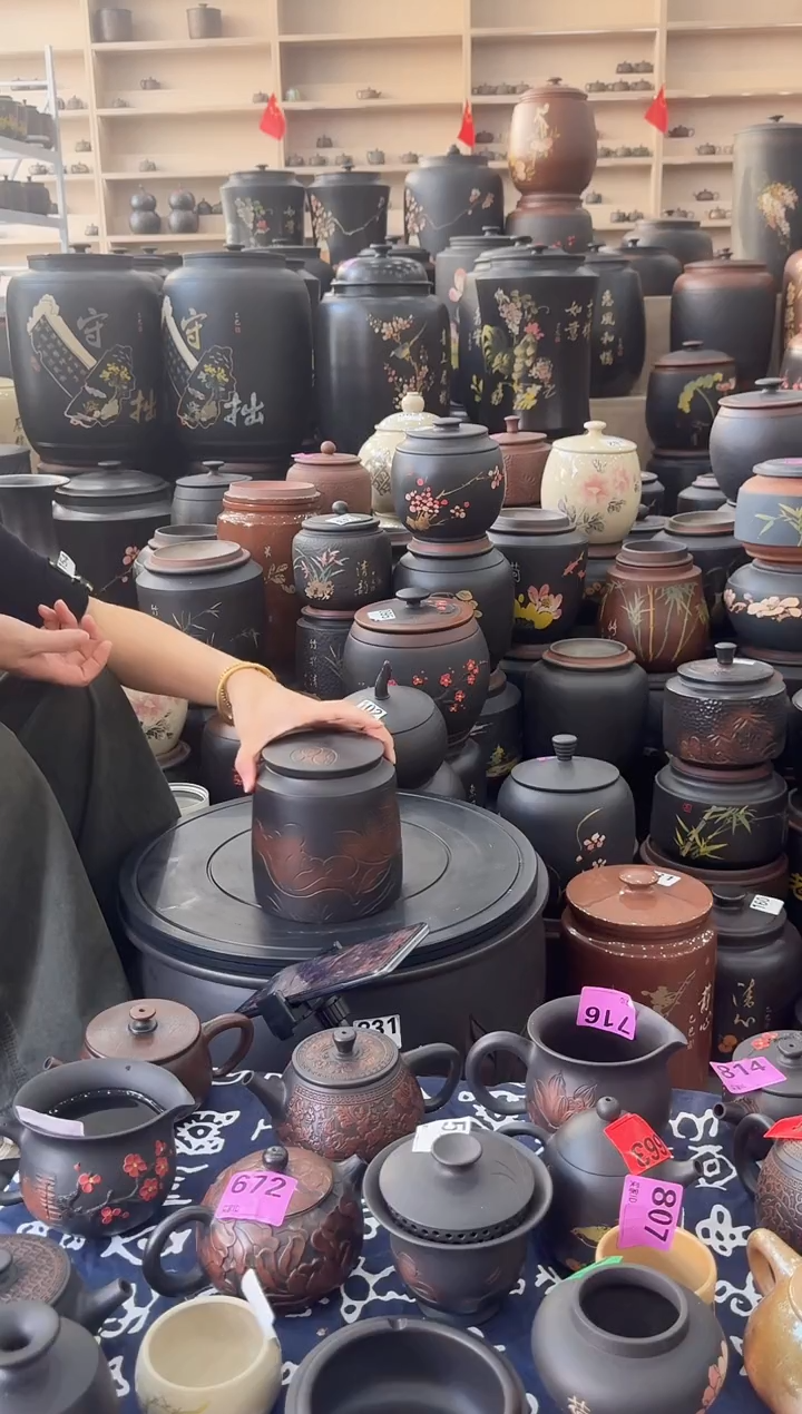 罐瑕疵茶叶罐   166   平盖荷花 