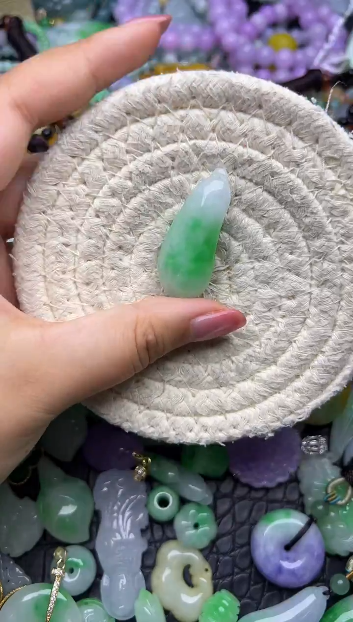 颈饰未镶嵌翡翠天然缅甸翡翠吊坠