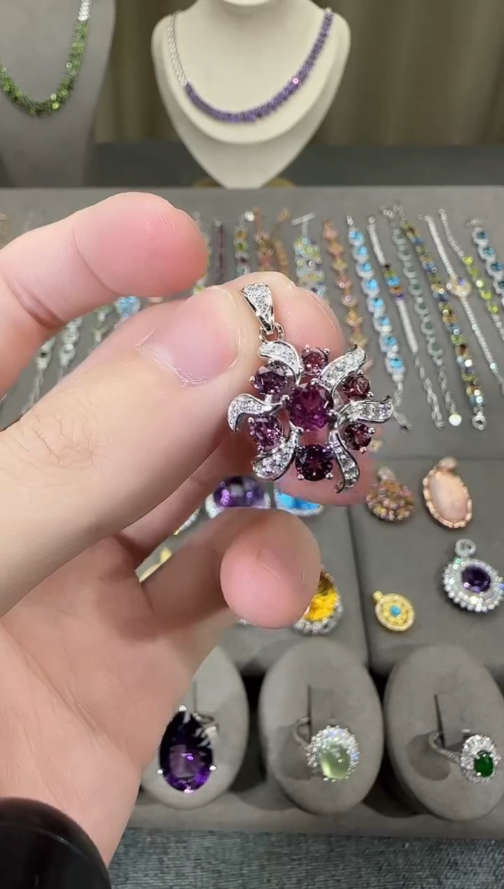 颈饰银S925镶嵌石榴石17mm吊坠繁花设计款