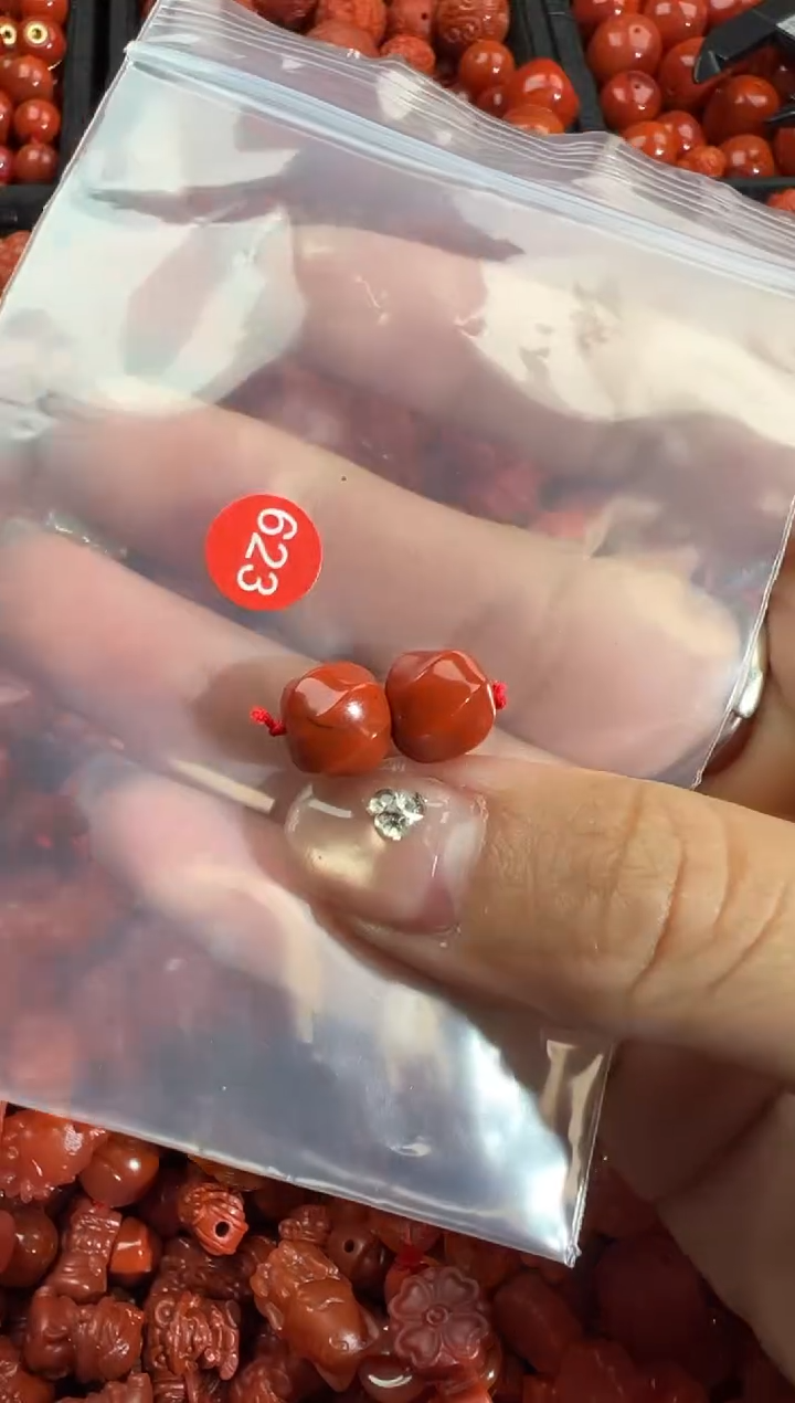 南红玛瑙合金颈饰1