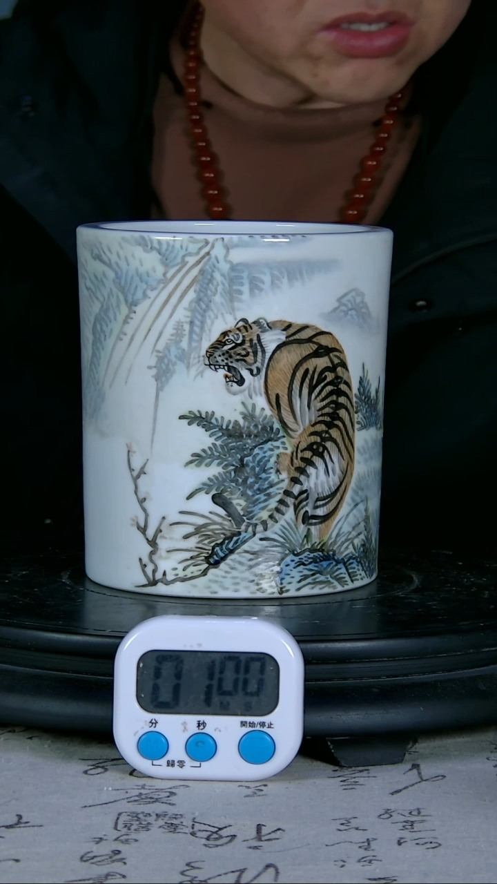 【闪购商品】笔筒粉彩精绘动物图笔筒