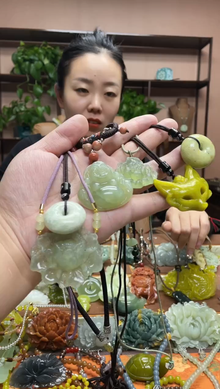 未镶嵌岫玉吊坠·