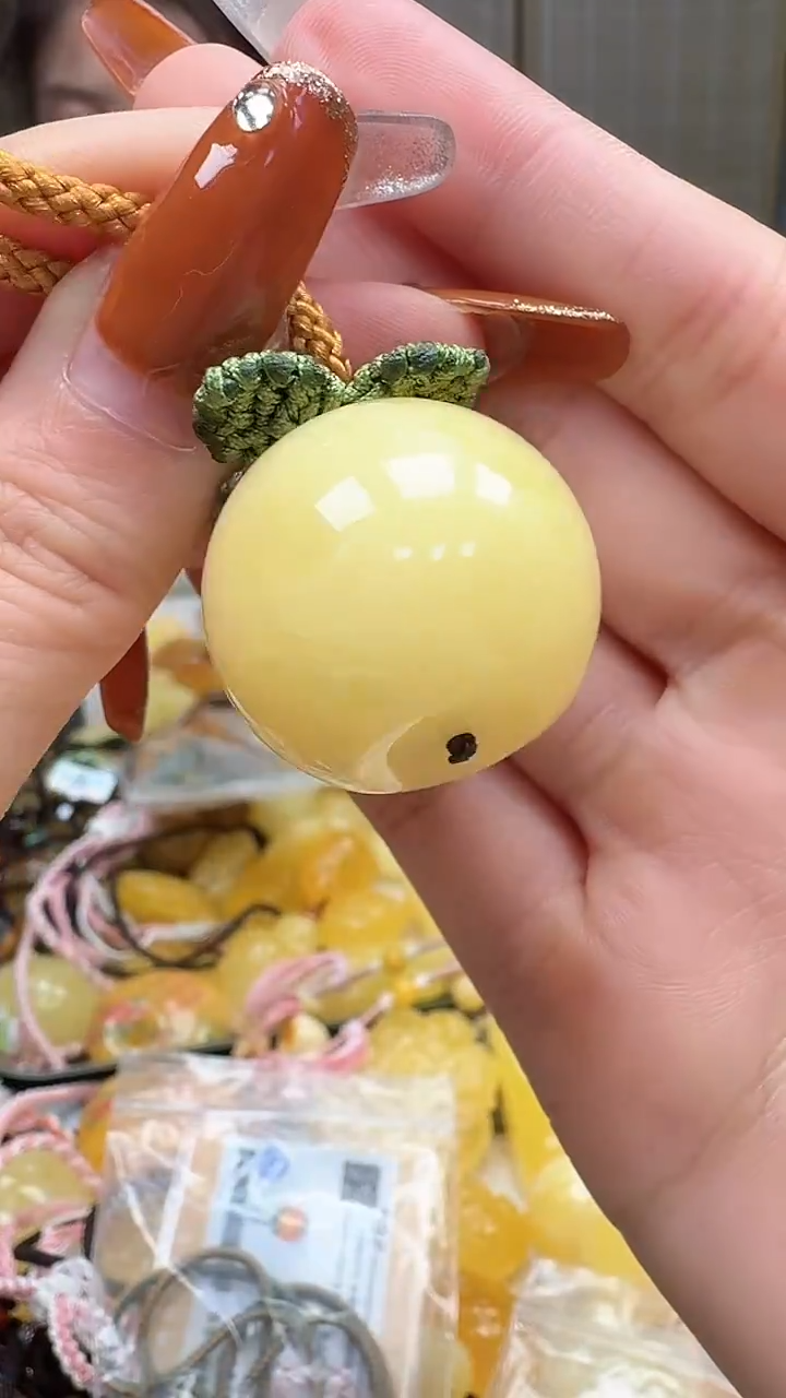 裸石琥珀未镶嵌如图1