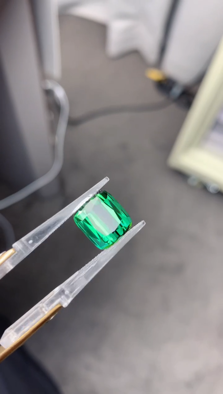 【闪购商品】碧玺裸石未镶嵌6.7ct 绿碧玺