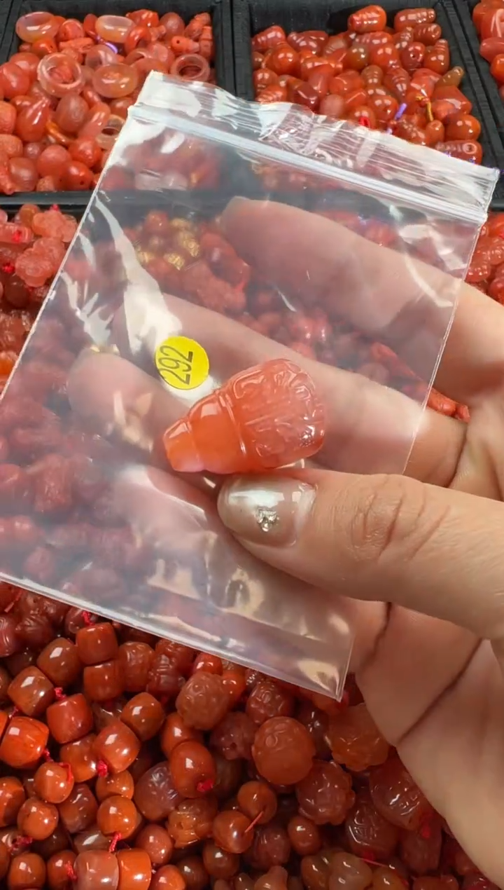 【闪购商品】南红玛瑙颈饰未镶嵌1