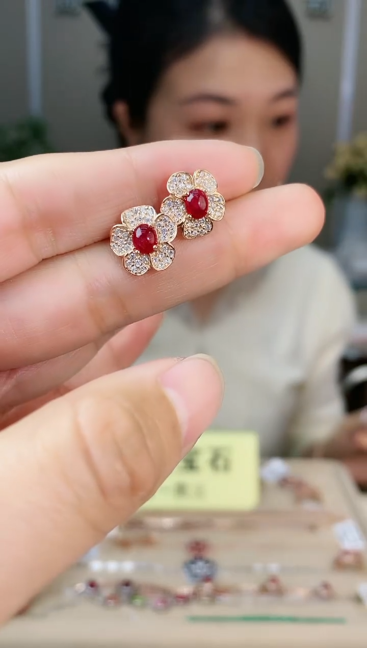 【闪购商品】红宝石耳饰银S925镶嵌耳饰