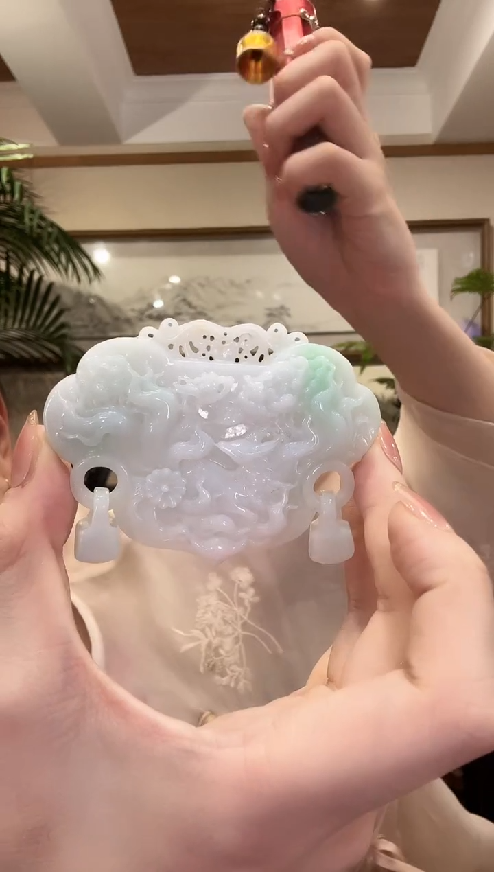 翡翠未镶嵌颈饰国风