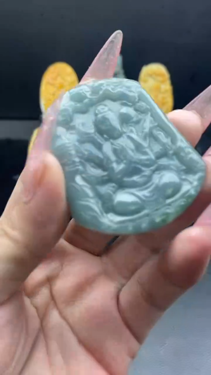 翡翠未镶嵌颈饰挂件