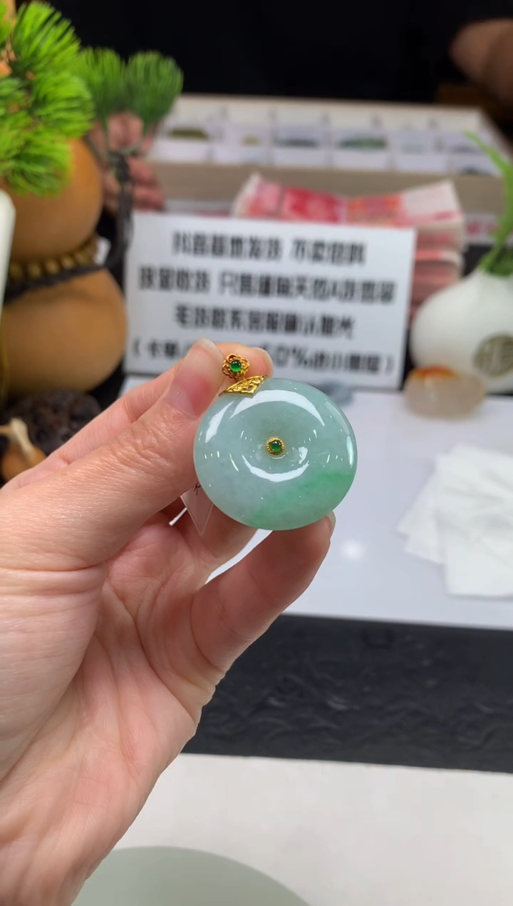 颈饰18K金镶嵌翡翠多**瓜---123444