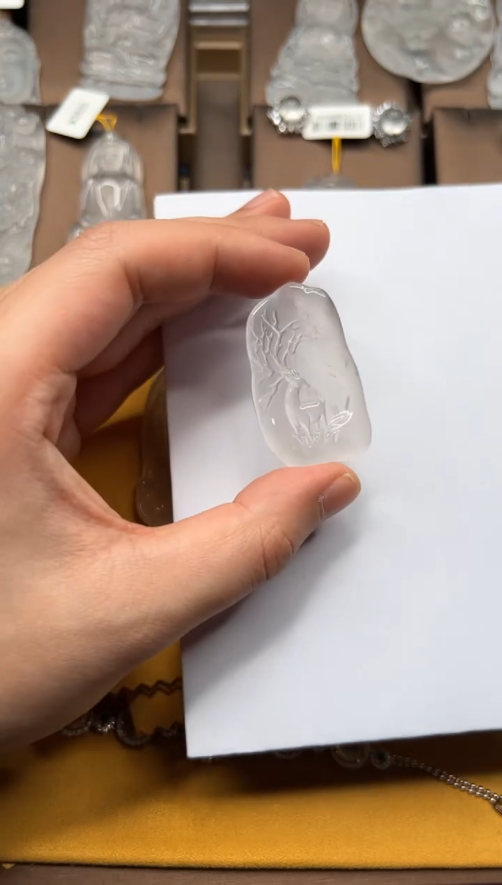 【闪购商品】石英质玉吊坠未镶嵌鹿牌
