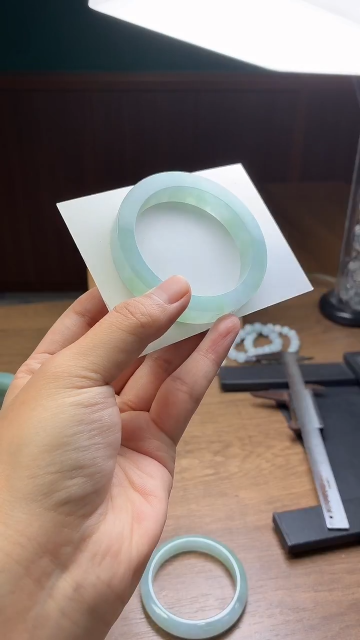未镶嵌手镯定制翡翠**定制