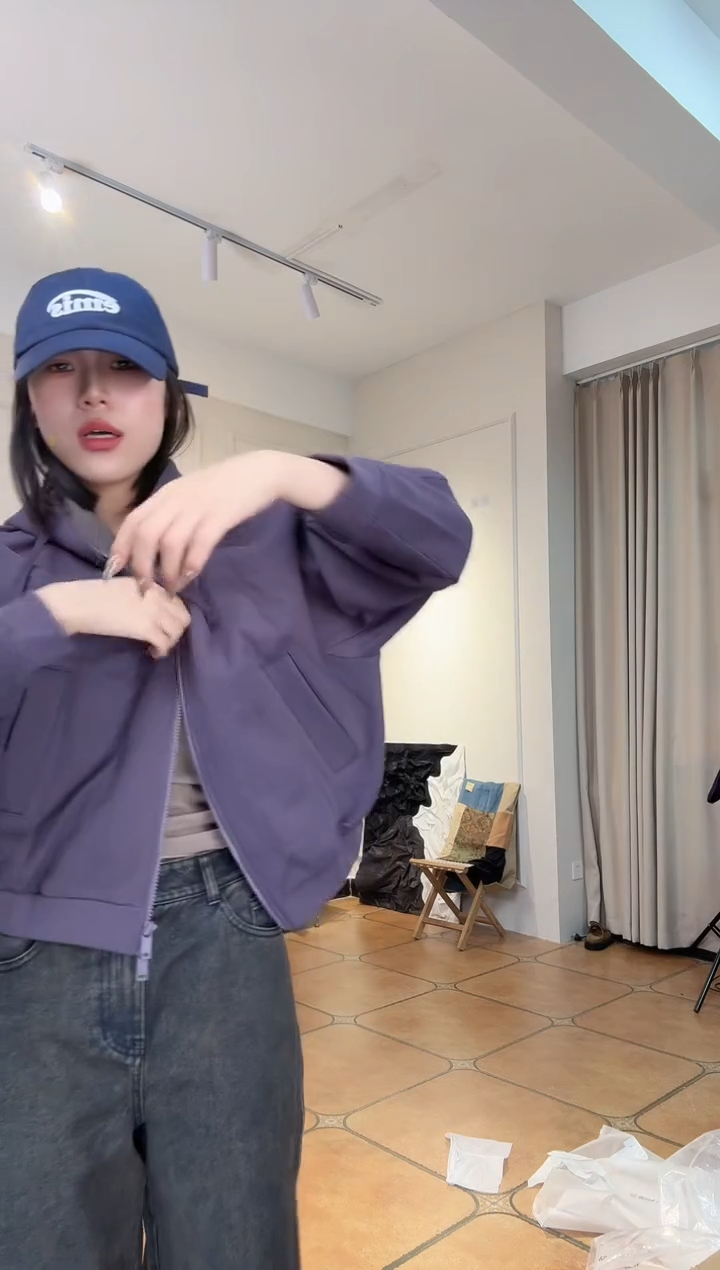 九*?设计师品牌新款紫色卫衣外套S码