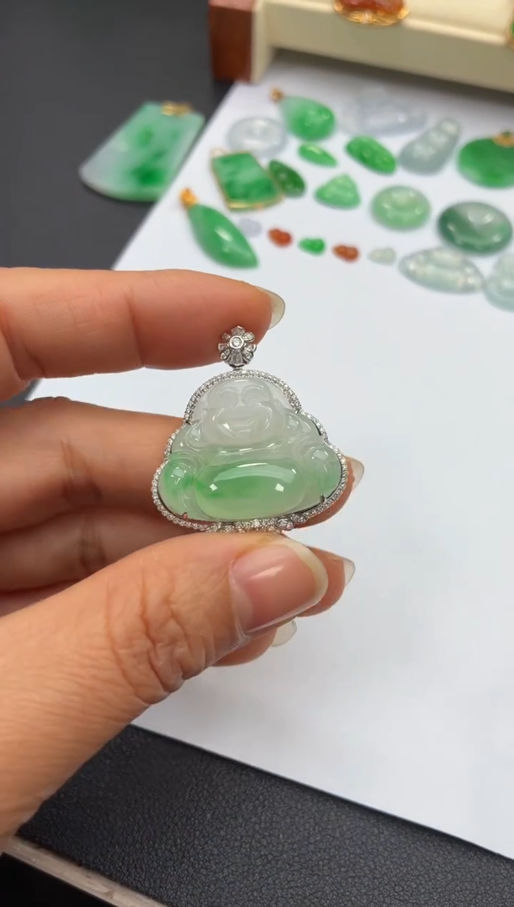 颈饰18K金镶嵌翡翠天然翡翠A货