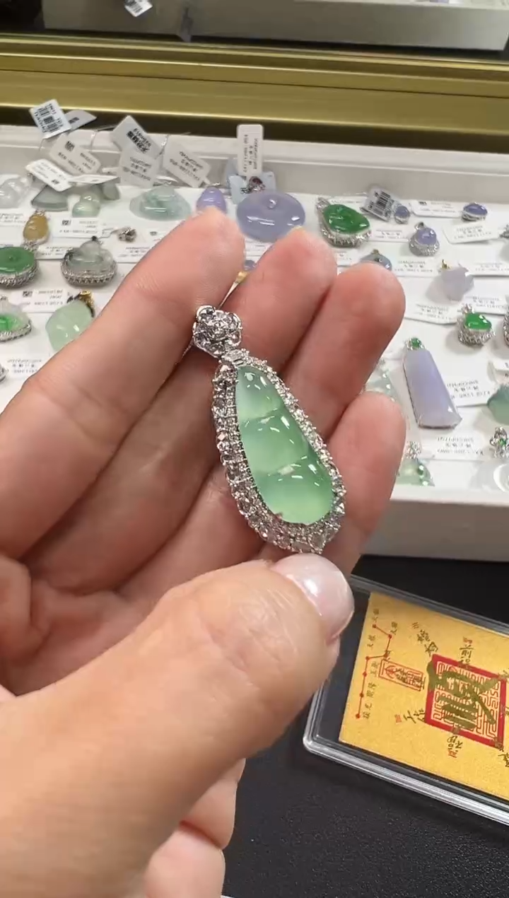 颈饰18K金镶嵌翡翠KLIJ1206-069