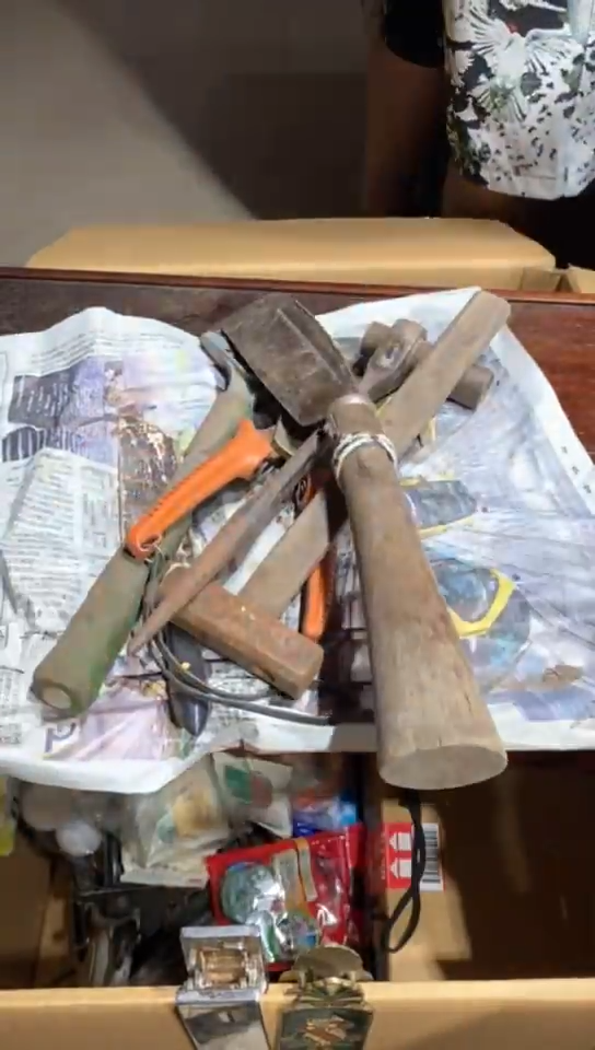 8新x****9中古商品，瑕疵品，不保好坏。490