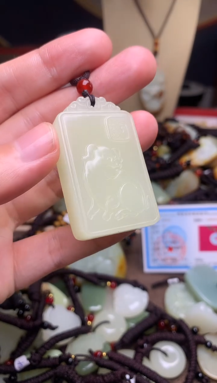 玉新疆料青海料清水吊坠