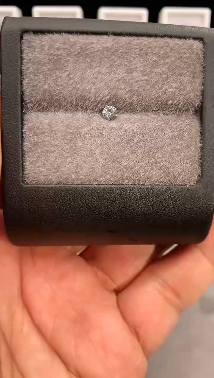 未镶嵌裸石尖晶石0.26