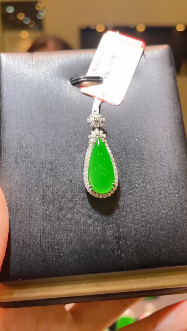 【闪购商品】翡翠吊坠(赠链)18K金镶嵌A82
