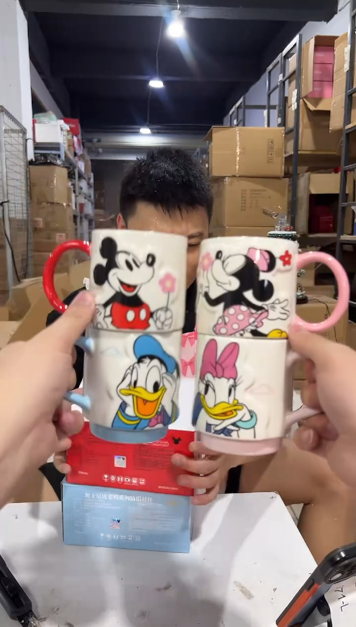 瓷片原盒唐老鸭黛西对杯加米奇米妮拿花对杯