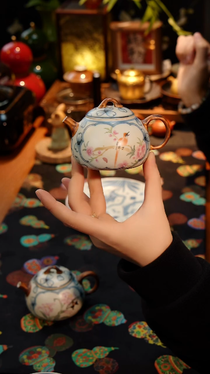 茶器胭***妖微瑕青花斗彩茶壶