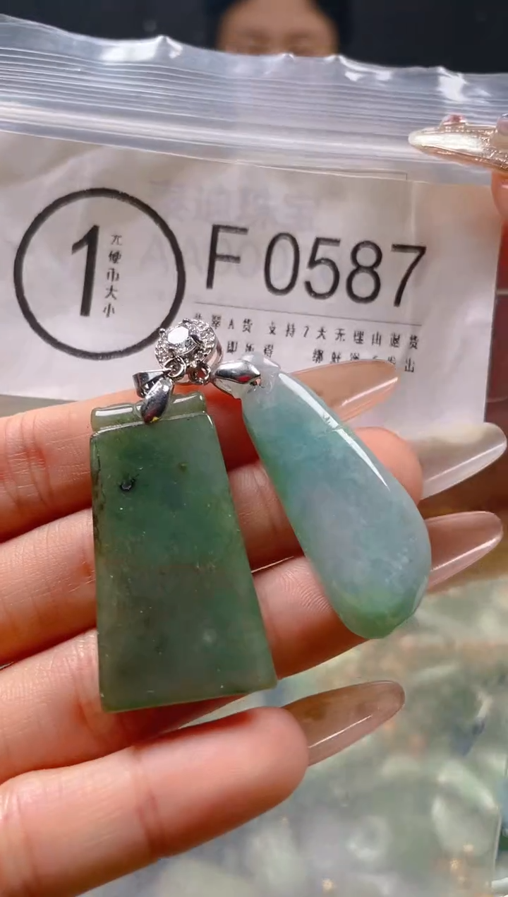 【闪购商品】翡翠颈饰未镶嵌/F/翡翠A货一图一物