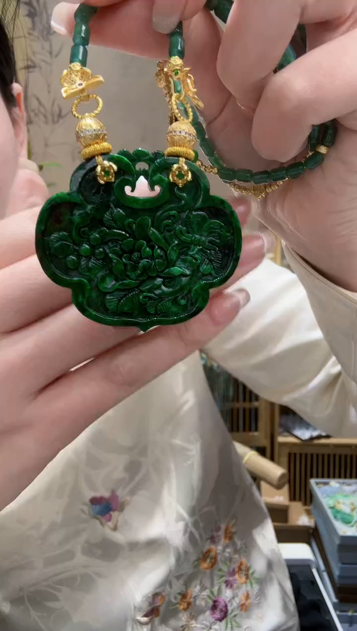 【闪购商品】翡翠颈饰未镶嵌吊坠