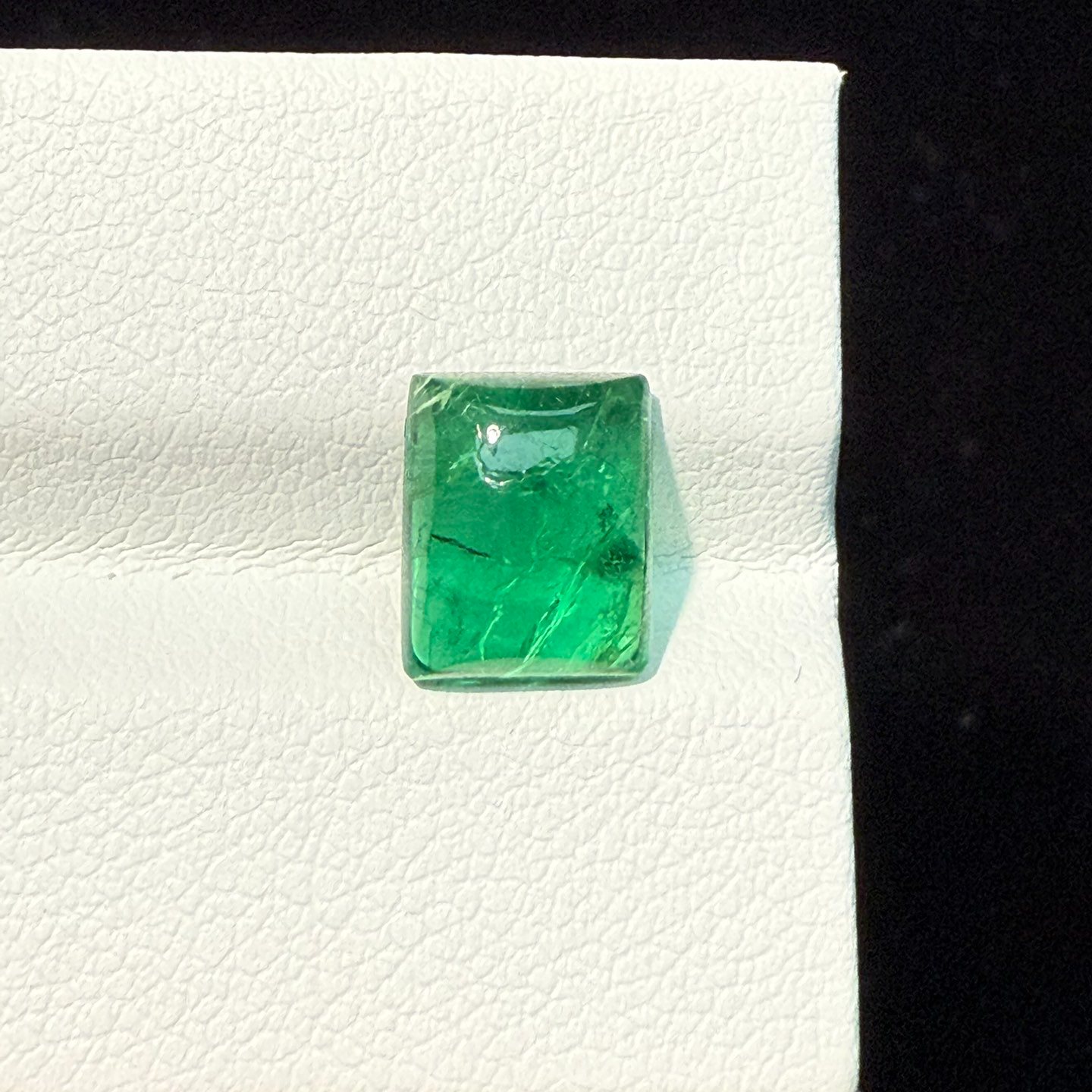 2.135ct天然祖母绿裸石 尺寸9*7.3*3.7毫米