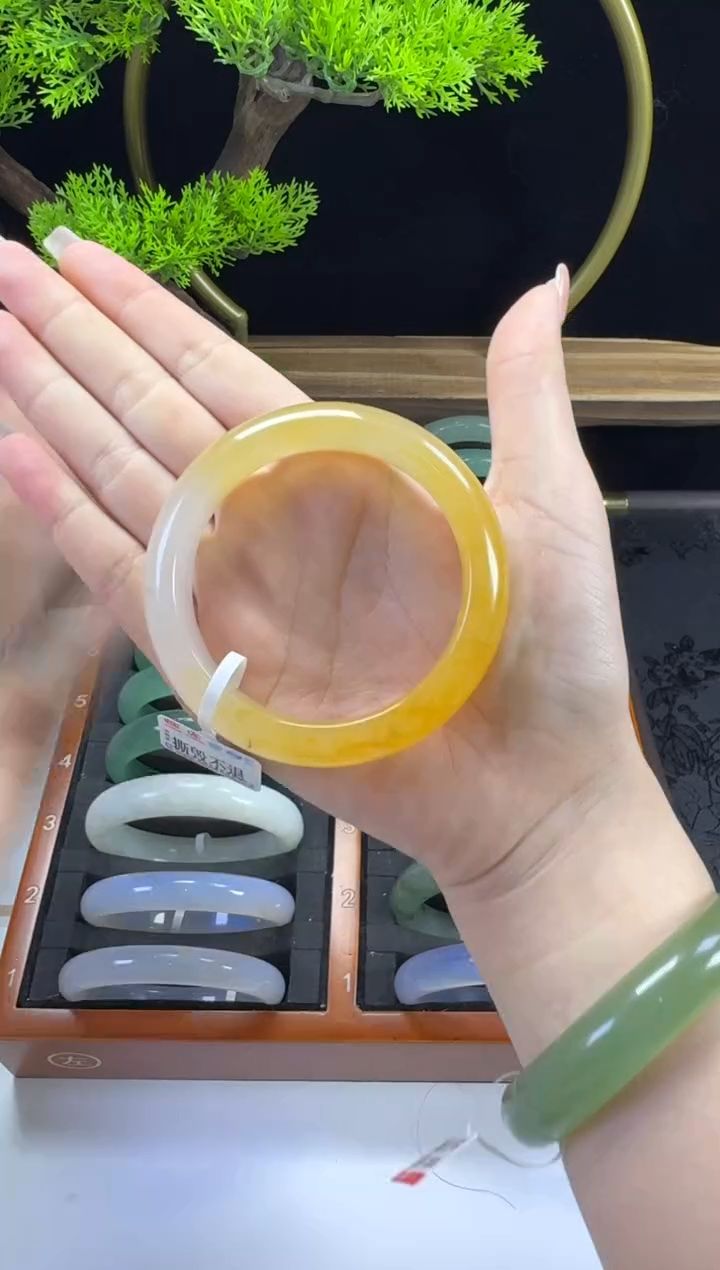 未镶嵌石英质玉（黄龙玉）手镯57mm