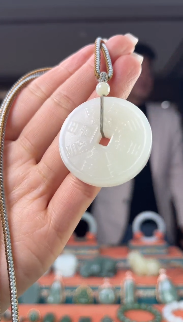 颈饰未镶嵌和田玉佩佩