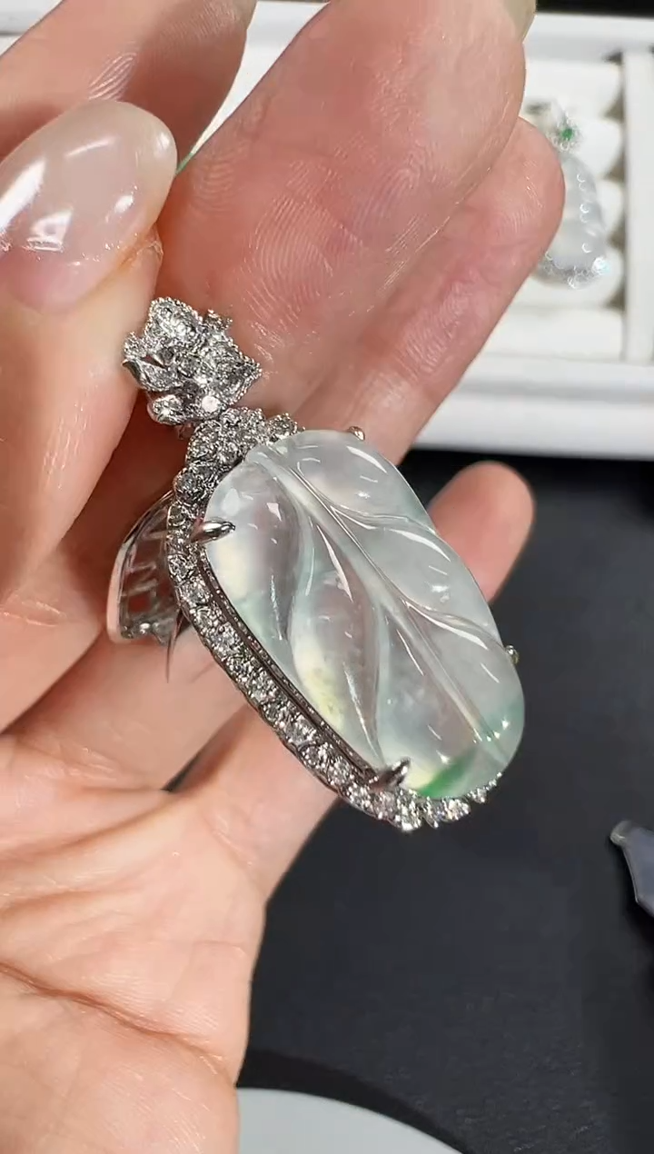 颈饰18K金镶嵌翡翠KXJW1223-008