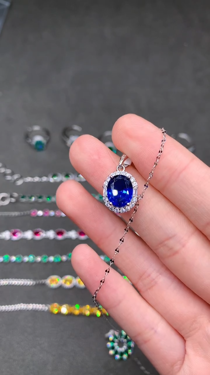 【闪购商品】蓝宝石吊坠(赠链)银S925镶嵌......