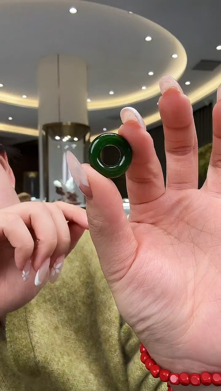 颈饰未镶嵌和田玉粉绿圆环