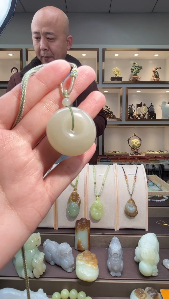 颈饰未镶嵌和田玉苏