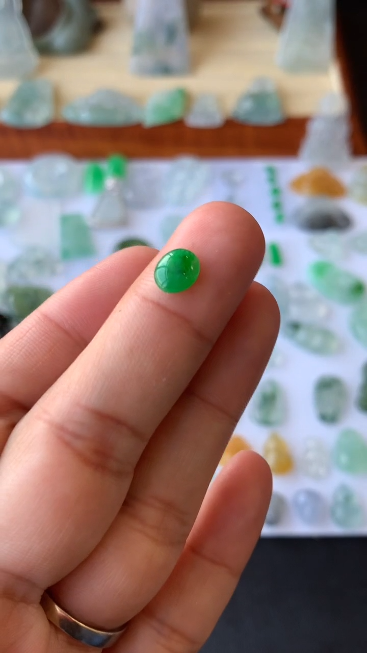 【闪购商品】定制翡翠未镶嵌缅绿蛋面200+20